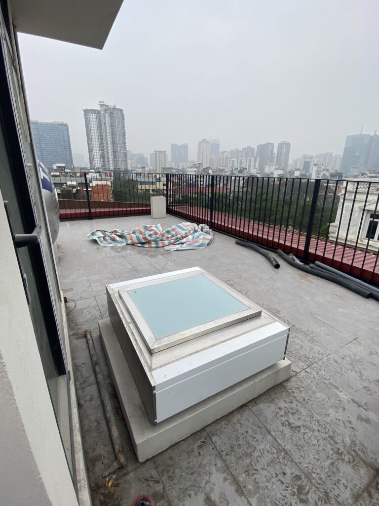 Lắp giếng trời thông minh cho nhà phố